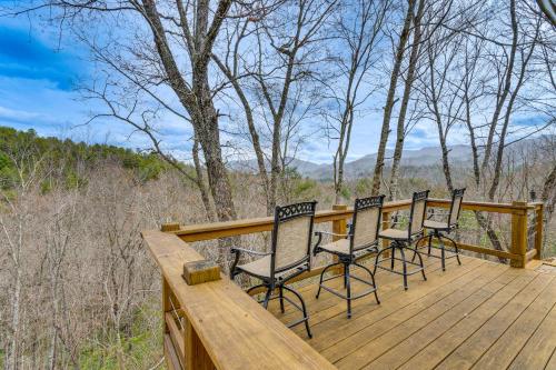 Andrews Cabin with Fireplace, Deck and Mountain Views! in Andrews, USA