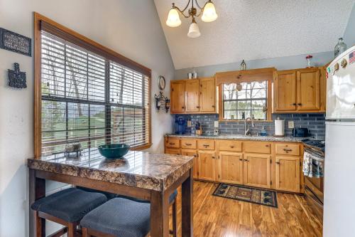 Andrews Cabin with Fireplace, Deck and Mountain Views! in Andrews, USA