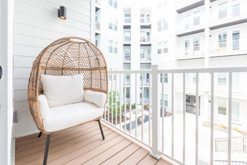 Spacious Apartment Minutes to Downtown Nashville! Perfect For Extended Stays! Free Parking, Pet-Friendly, High-Speed Wi-Fi! in Nashville, USA