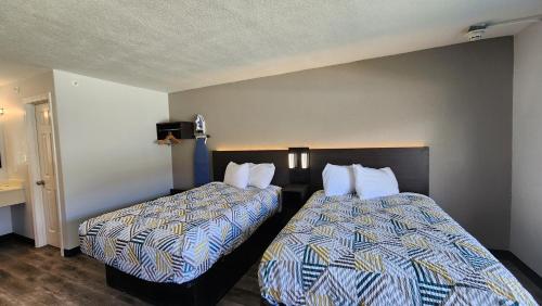 2 double beds