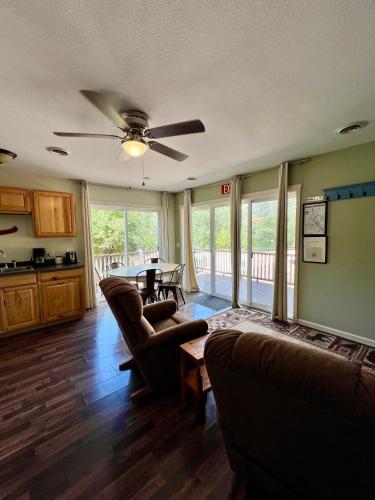 2 bedrooms, 3 beds