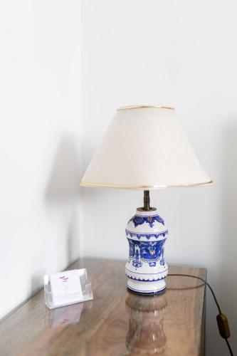 Létesítmények, Aux coquelicots sauvages near Nantes Atlantique repülőtér