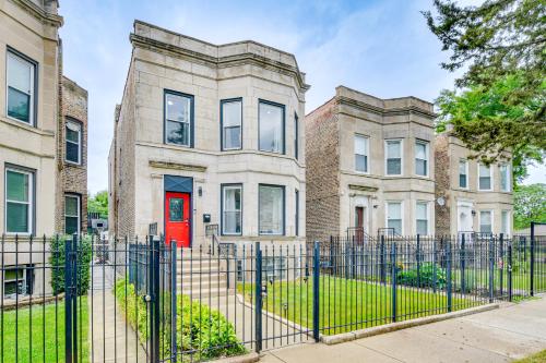 Chic Chicago Getaway with Deck, 7 Mi to Downtown! in Chicago, USA