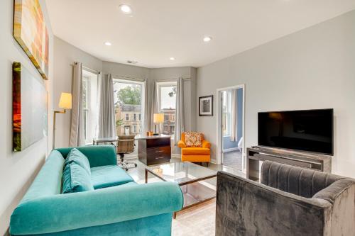 Chic Chicago Getaway with Deck, 7 Mi to Downtown! in Chicago, USA