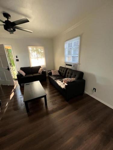 Affordable Quiet Private 2nd Floor Inglewood 1BR and 1BA in Inglewood, USA