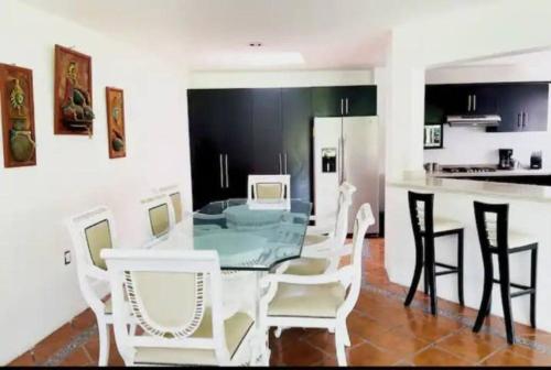 Casa con alberca in Lomas de Santa Anita