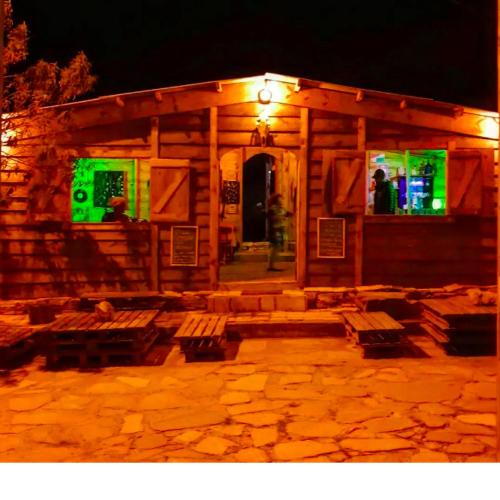 ผับ/เลาจน์, Mística Hospedagem (Mistica Hospedagem) in เซาโตเม ดาส เลตราส