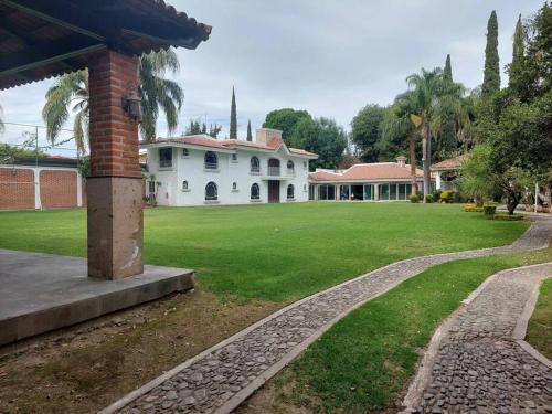 Casa con alberca in Lomas de Santa Anita