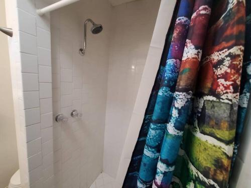Hollywood - Budget Private Quiet 2nd Flr 1BR and 1BA - image 5