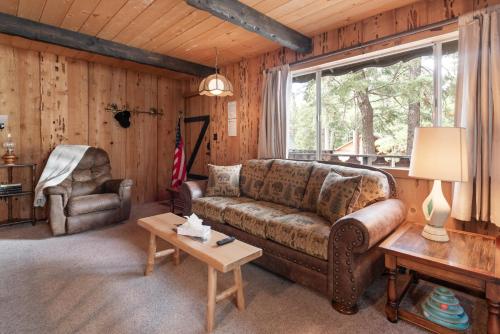 Coyote Pines - Surrounded by Pines and Nature Trails! in Big Bear Lake, USA