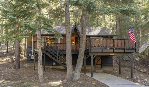 Coyote Pines - Surrounded by Pines and Nature Trails! in Big Bear Lake, USA