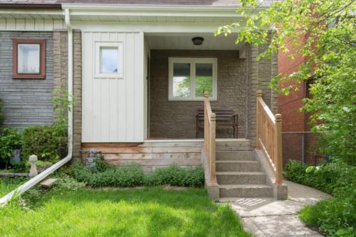 Spacious Room with Ensuite Bathroom near Subway, Koreatown & UofT, Toronto (foto 8)