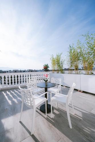 TRIBUTE Hotel in שקודר