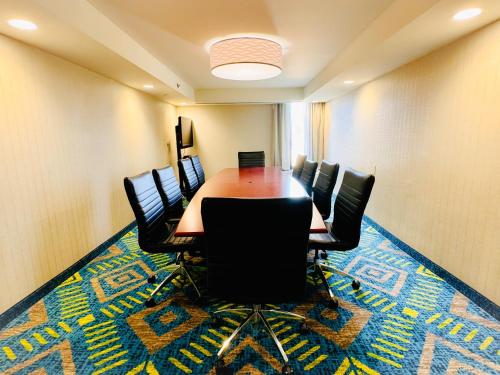 Drury Inn & Suites St. Louis Fenton - image 6
