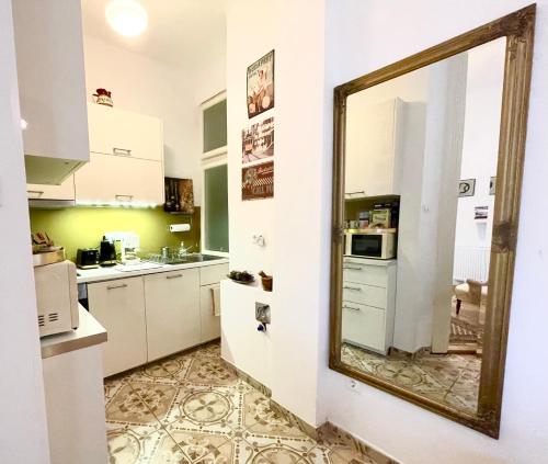 Gold Pearl Apartment 2 rooms at St Stephen' s Basilica, Budapest (photo 10)
