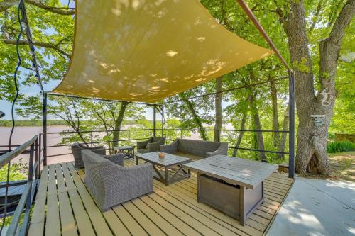 Waterfront Retreat with Deck on Lake Eufaula! in Checotah, USA