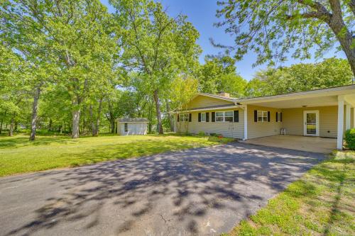 Waterfront Retreat with Deck on Lake Eufaula! in Checotah, USA