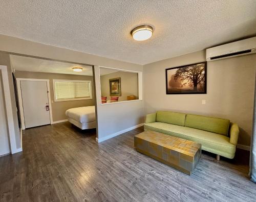 Hidden Valley Inn - image 12