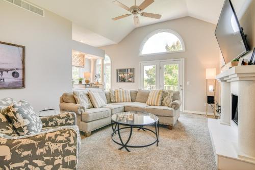 Branson Getaway with Pool Access Less Than 4 Mi to 76 Strip! in Branson, USA