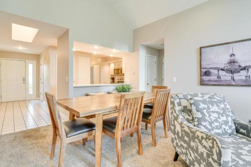 Branson Getaway with Pool Access Less Than 4 Mi to 76 Strip! in Branson, USA
