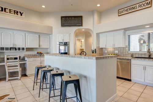 Rancho Relaxo by PaseoHomesAZ with Pool Spa and Separate Casita - image 2