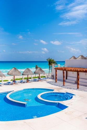 Condo with Balcony & Partial Ocean View at Marlin, Cancún (photo 4)