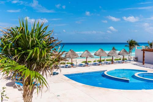 Condo with Balcony & Partial Ocean View at Marlin, Cancún (photo 6)