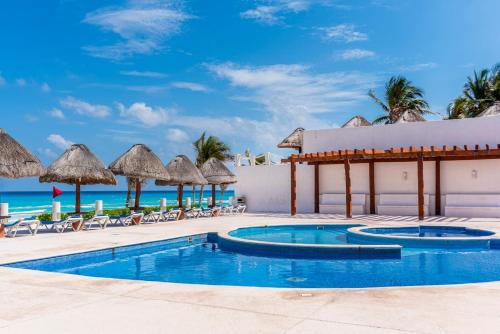 Condo with Balcony & Partial Ocean View at Marlin, Cancún (photo 10)