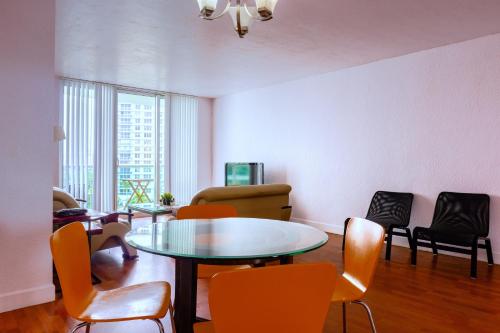 PROMO Komffy Apt with 2 Queen Beds & Intercostal View at Tides 8th floor in Hollywood, USA