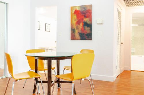 PROMO Komffy Apt with 2 Queen Beds & Intercostal View at Tides 8th floor in Hollywood, USA