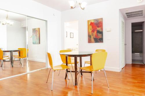 PROMO Komffy Apt with 2 Queen Beds & Intercostal View at Tides 8th floor in Hollywood, USA