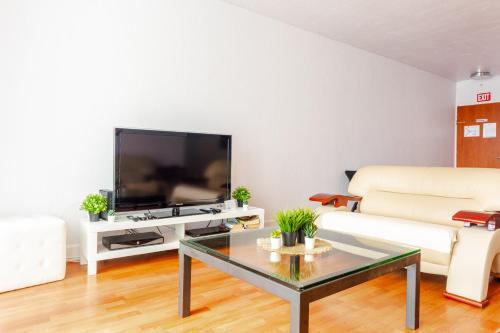 PROMO Komffy Apt with 2 Queen Beds & Intercostal View at Tides 8th floor in Hollywood, USA