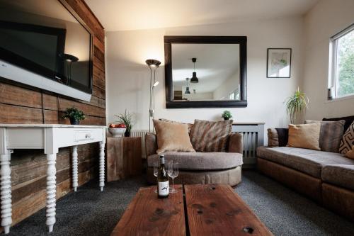 The Pine Cabins including Games Room, Camp fire & Hot tub in Wick
