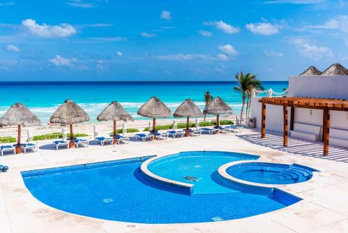 Partial Ocean View, 2 Bedrooms, Balcony in Cancún, Mexico