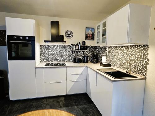 Kitchen, Asiatisches Apartment in Oberneisen