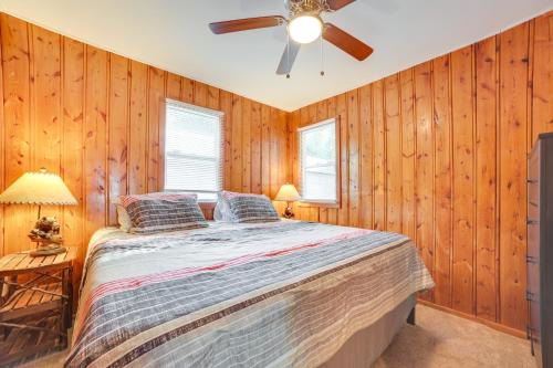 Quiet Family Home with Yard Less Than 1 Mi to Houghton Lake! in Houghton Lake, USA