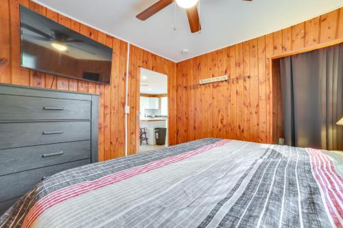 Quiet Family Home with Yard Less Than 1 Mi to Houghton Lake! in Houghton Lake, USA