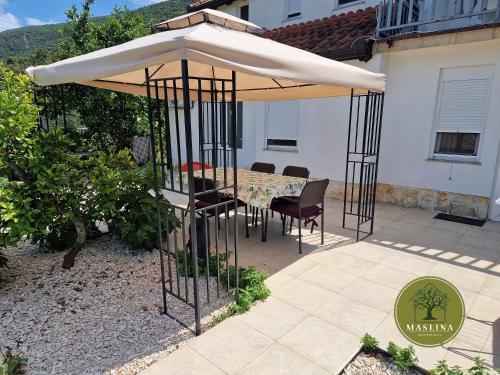 餐廳, Apartments Maslina in 斯通