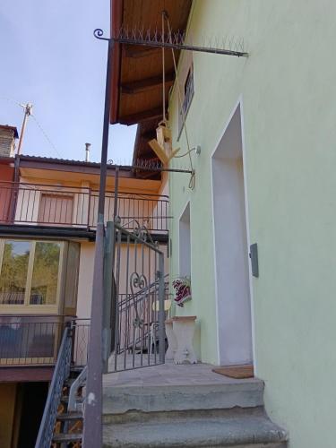 Balkons/terase, Come una barca nel bosco in Pinasca