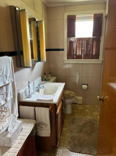 Peaceful Getaway by Buttonwood Park full amenities Peaceful Getaway by Buttonwood Park full amenities