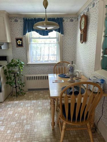 Peaceful Getaway by Buttonwood Park full amenities Peaceful Getaway by Buttonwood Park full amenities