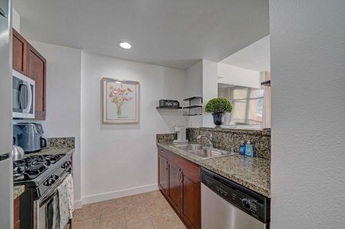 Walkable Gaslamp District Condo Near Petco Park! in San Diego, USA
