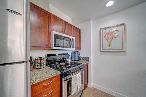 Walkable Gaslamp District Condo Near Petco Park! in San Diego, USA