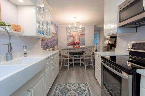 Texas Bluebonnet Farmhouse in Keller, USA
