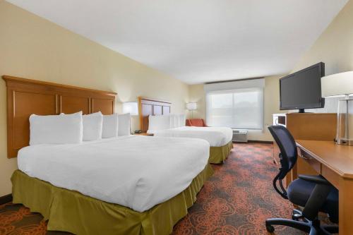 Queen Room with Two Queen Beds - Non-Smoking