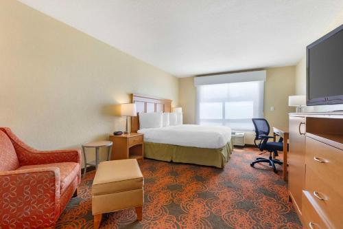 King Room with Sofa Bed - Disability Access/Non-Smoking