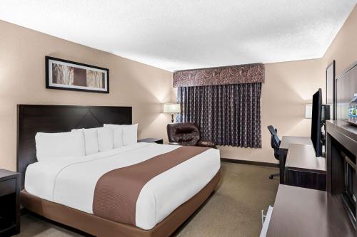 . Heartland Inn & Suites, SureStay Collection by Best Western