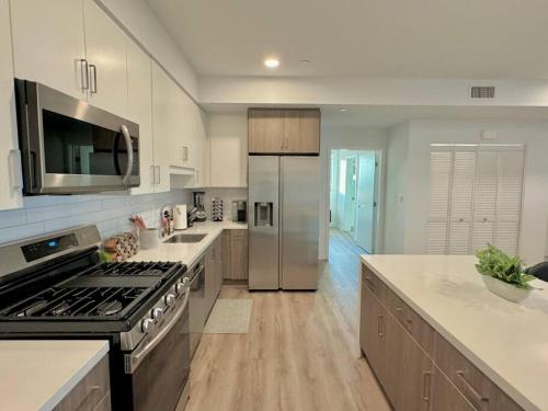 Corner 2 Bedroom 2 Bath Condo - Balcony - Parking, Los Ángeles (foto 10)