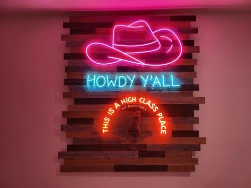Social House with Downtown View Terrace & King bed & 2-car garage parking! in Dallas, USA