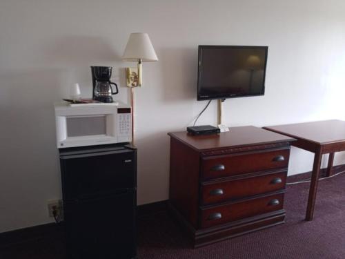 Hoosier Inn- Portland - Photo 3
